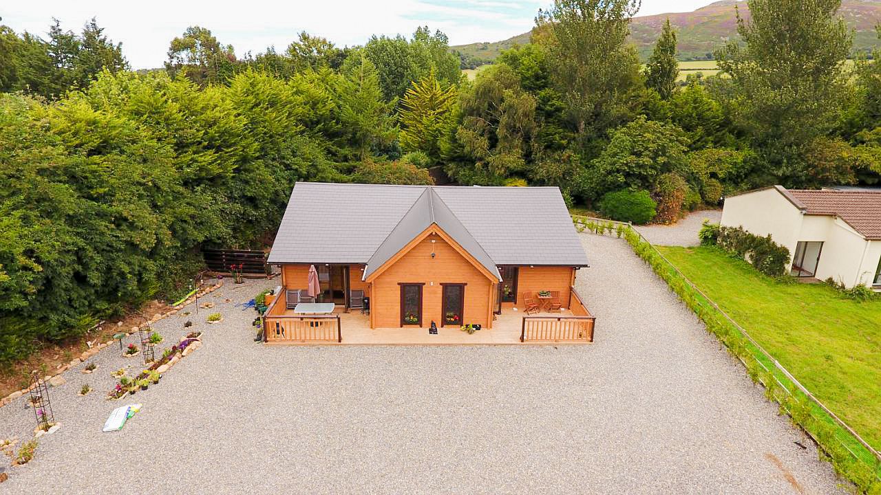 Three Bedroom Log Cabin Super Insulated Outside Areal