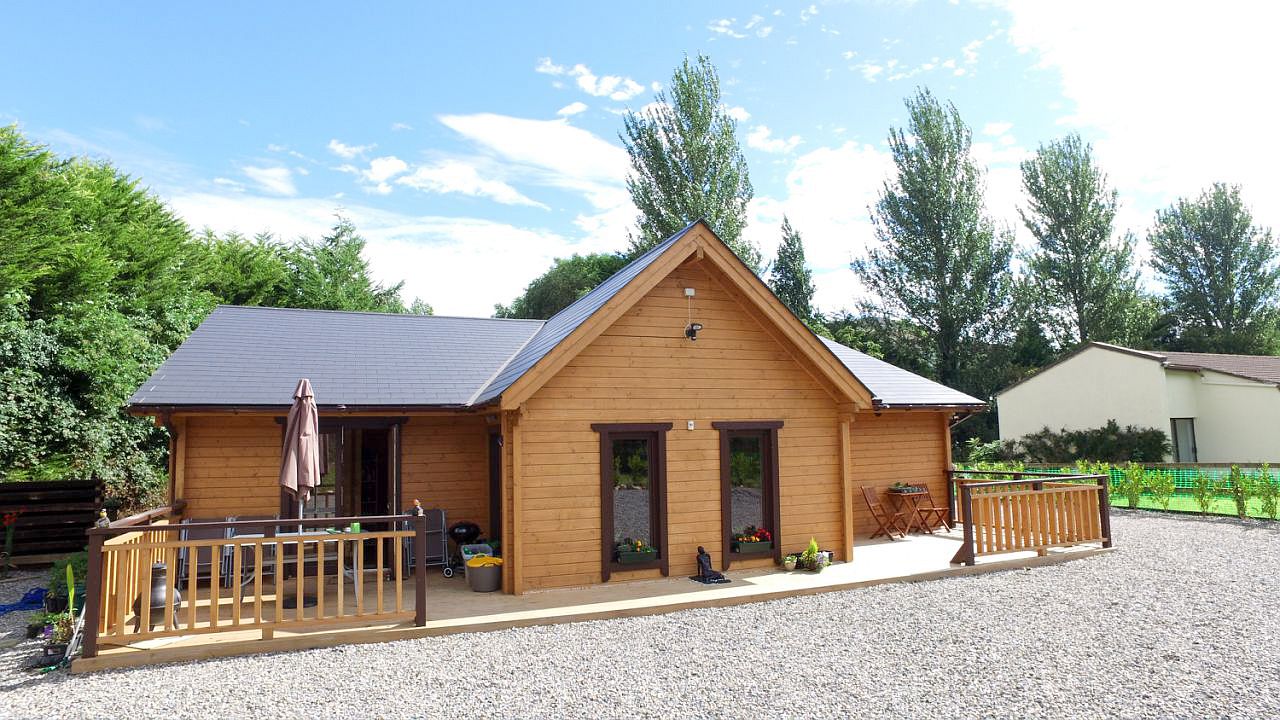 Three Bedroom Log Cabin Super Insulated Outside Front