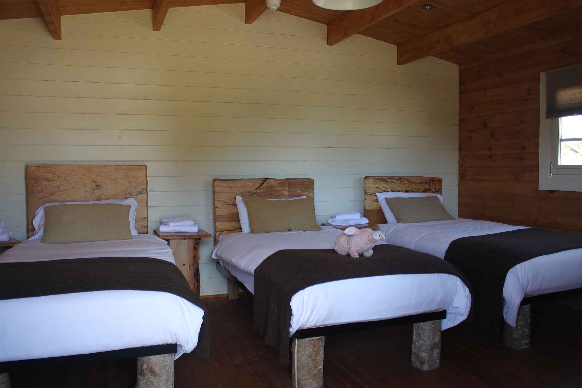 Glamping Log Cabins Bedroom 3