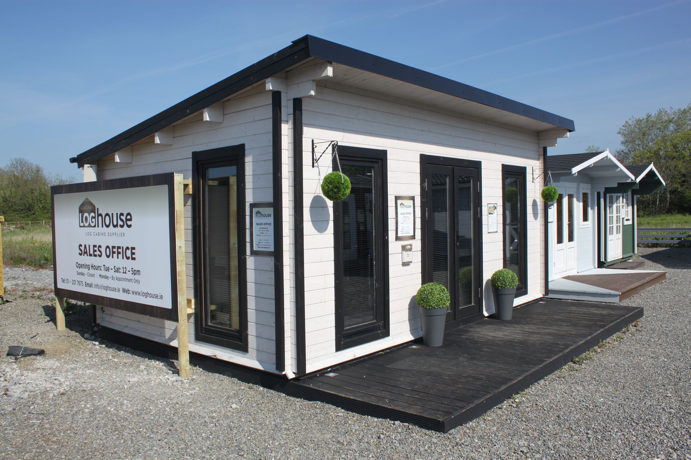 Loghouse.ie log cabin. Top quality log house products.