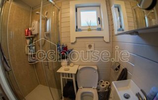Log Cabin One Bed Type C Bathroom